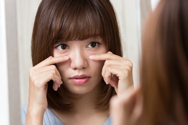眼瞼けいれん